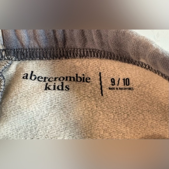 EUC/NWOT 5-Piece Bundle: Camo Hoodie, Microfleece, Turtleneck, Sweats, Pants - Picture 14 of 16